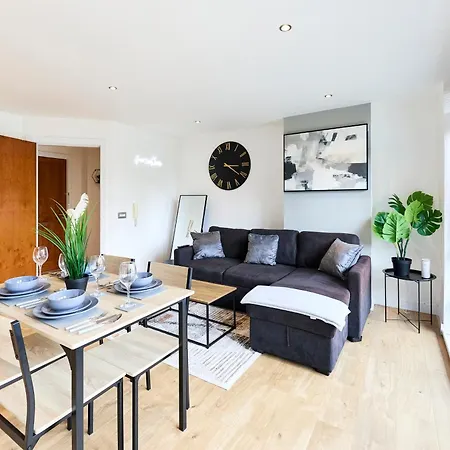 Daire Stylish Riverside Balcony Retreat - Leeds (West Yorkshire)