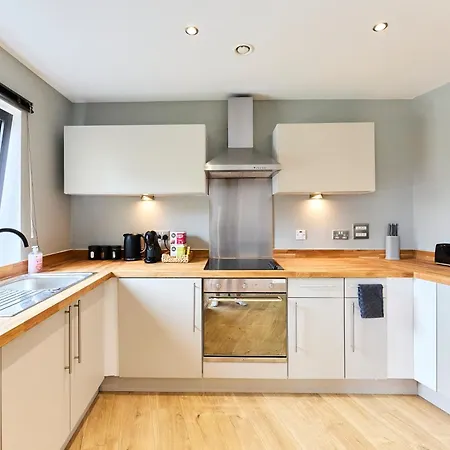 Stylish Riverside Balcony Retreat - * Leeds (West Yorkshire)