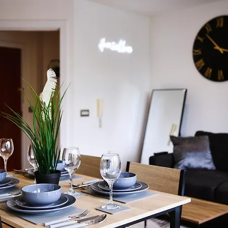 Stylish Riverside Balcony Retreat - * Leeds (West Yorkshire)