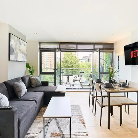 Daire Stylish Riverside Balcony Retreat - Leeds (West Yorkshire)