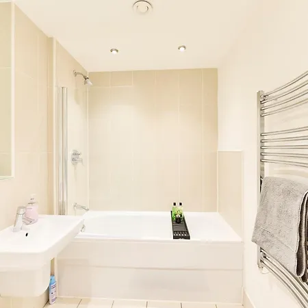 Apartment Stylish Riverside Balcony Retreat - Leeds (West Yorkshire)