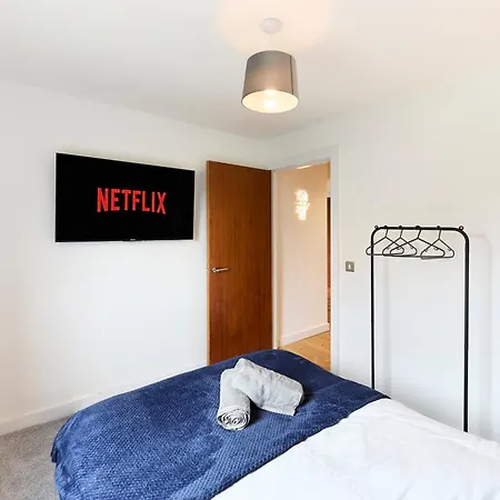 Apartment Stylish Riverside Balcony Retreat - Leeds (West Yorkshire)