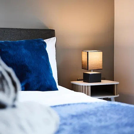 Apartment Stylish Riverside Balcony Retreat - Leeds (West Yorkshire)