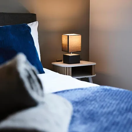 Stylish Riverside Balcony Retreat - Leeds (West Yorkshire)