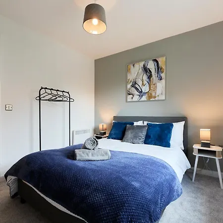 Daire Stylish Riverside Balcony Retreat - *