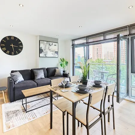 Daire Stylish Riverside Balcony Retreat - *