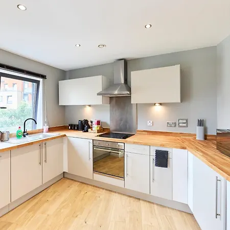 Daire Stylish Riverside Balcony Retreat -