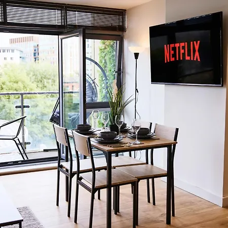 Apartment Stylish Riverside Balcony Retreat - Leeds (West Yorkshire)