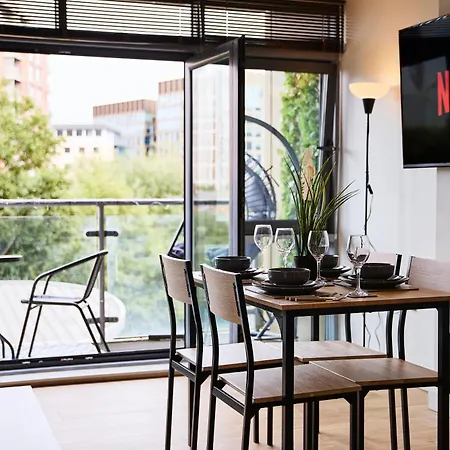 Stylish Riverside Balcony Retreat - * Leeds (West Yorkshire)